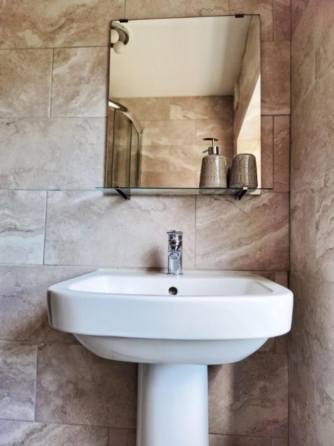 Vila Perry Road, Beautiful Large House Available For Guests And Contractors Parking Wifi Nottingham Exteriér fotografie