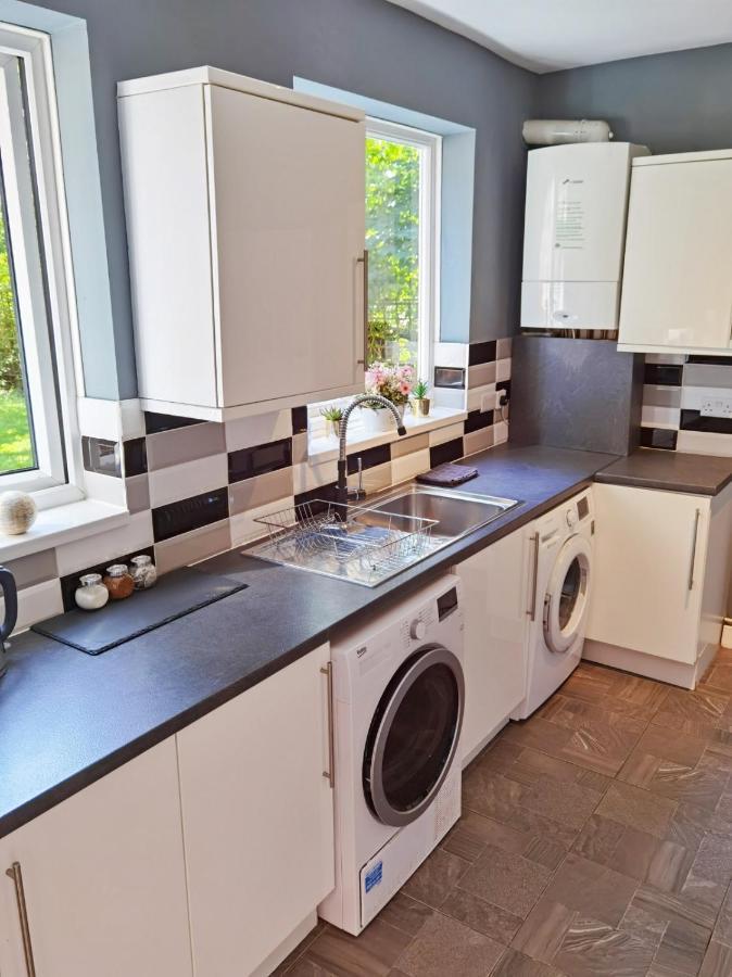 Vila Perry Road, Beautiful Large House Available For Guests And Contractors Parking Wifi Nottingham Exteriér fotografie
